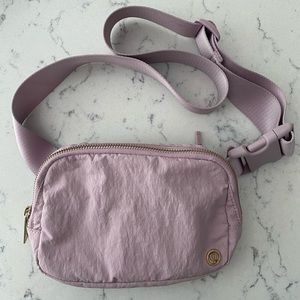 Lululemon everywhere belt bag